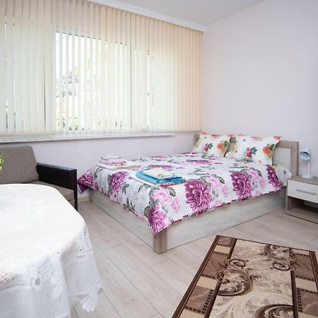 Lynn'S Oasis-Ocean Touch In Core Downtown Apartment Burgas Exterior photo