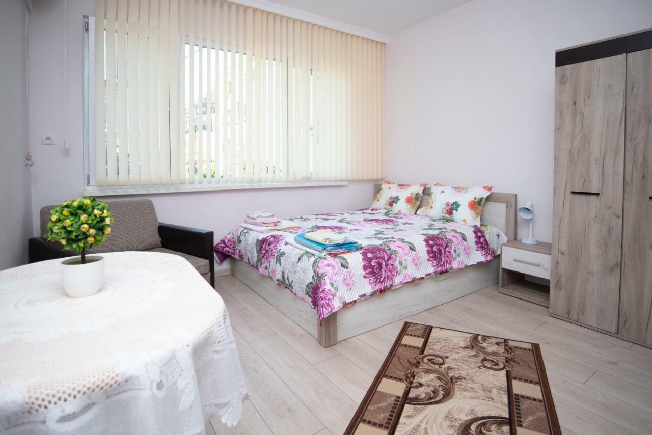 Lynn'S Oasis-Ocean Touch In Core Downtown Apartment Burgas Exterior photo